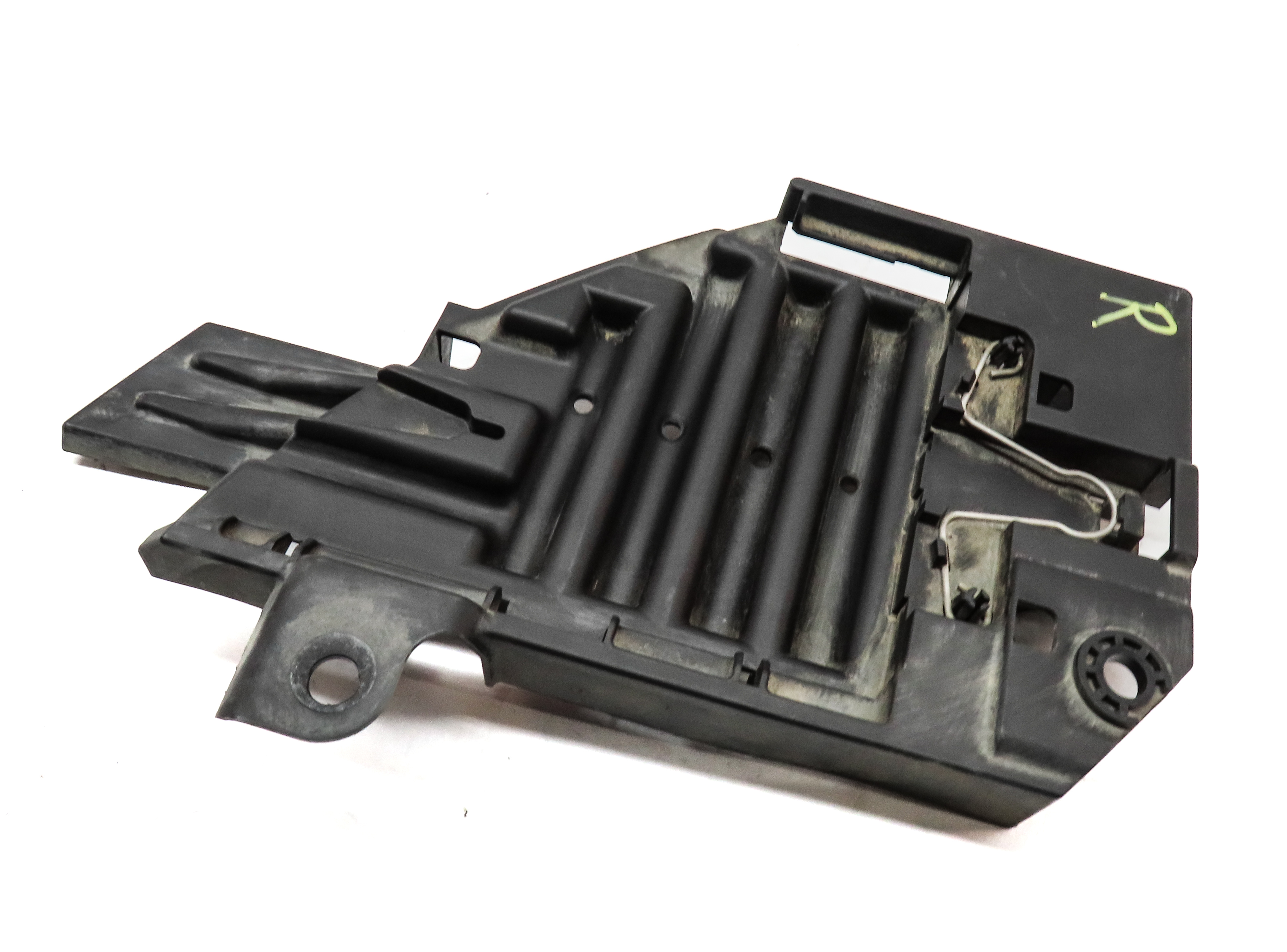 2016 LAND DISCOVERY SPORT (L550) FRONT RIGHT PASSENGER HEADLIGHT MOUNT BRACKET — exact item pictured